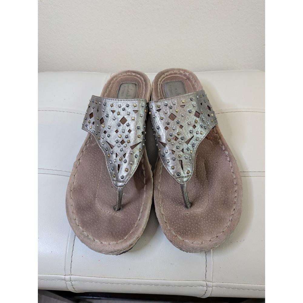 Clarks Artisan Womens 8.5M Metallic Silver Studded Laser Cut Thong Sandals 32094